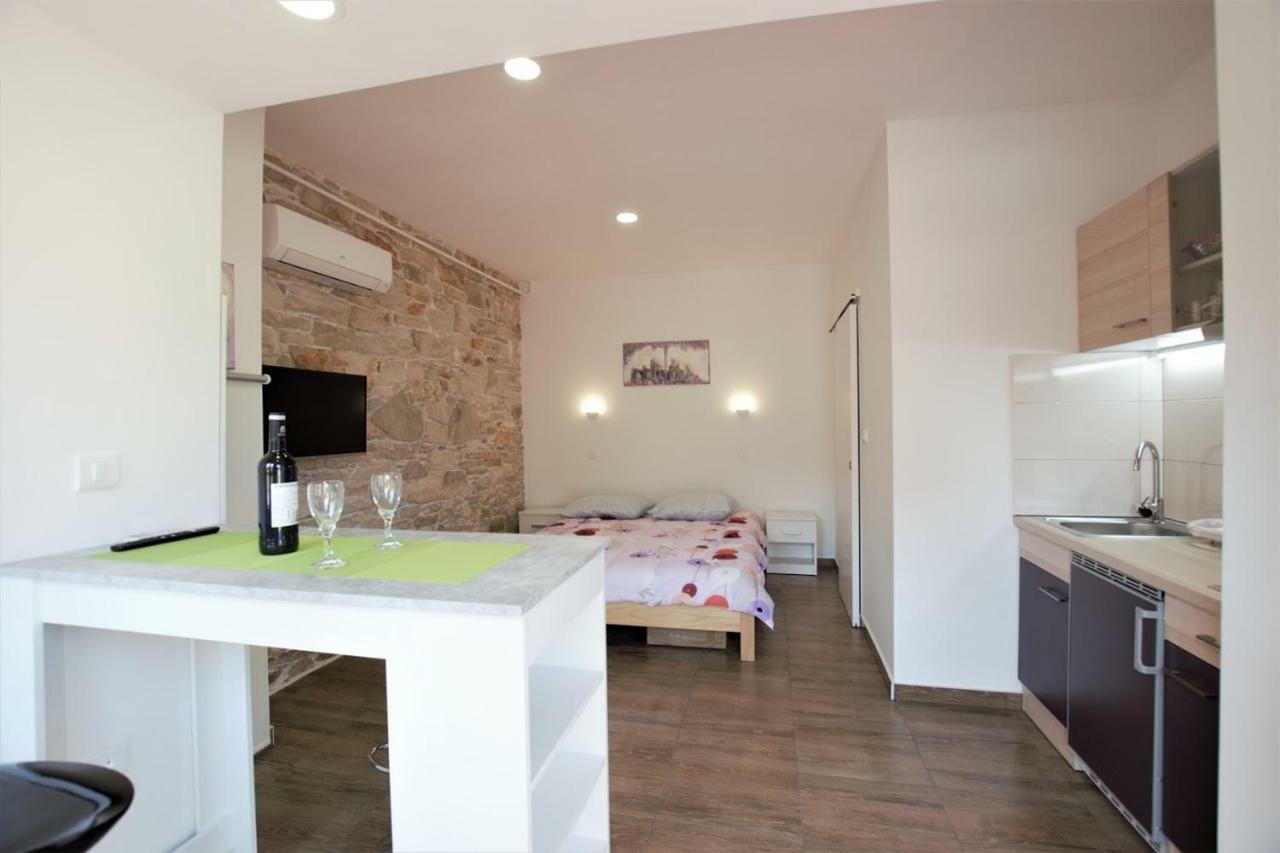 Studio Apartman Danijela Pula Exterior photo